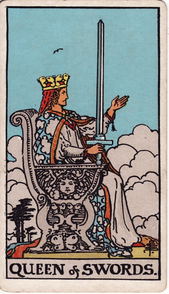 tarot kılıç kraliçesi kartı